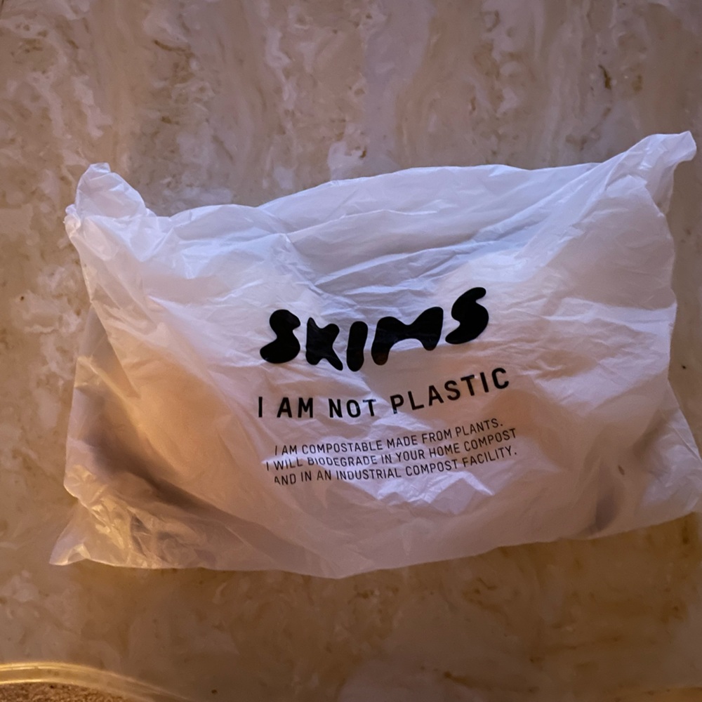 Skims tshirt bra